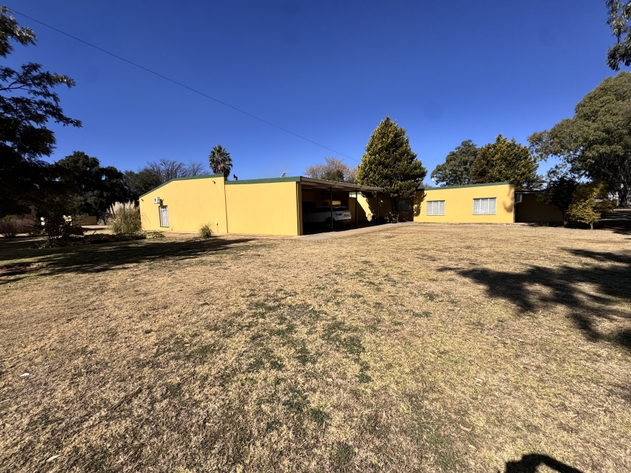 8 Bedroom Property for Sale in Meiringspark North West